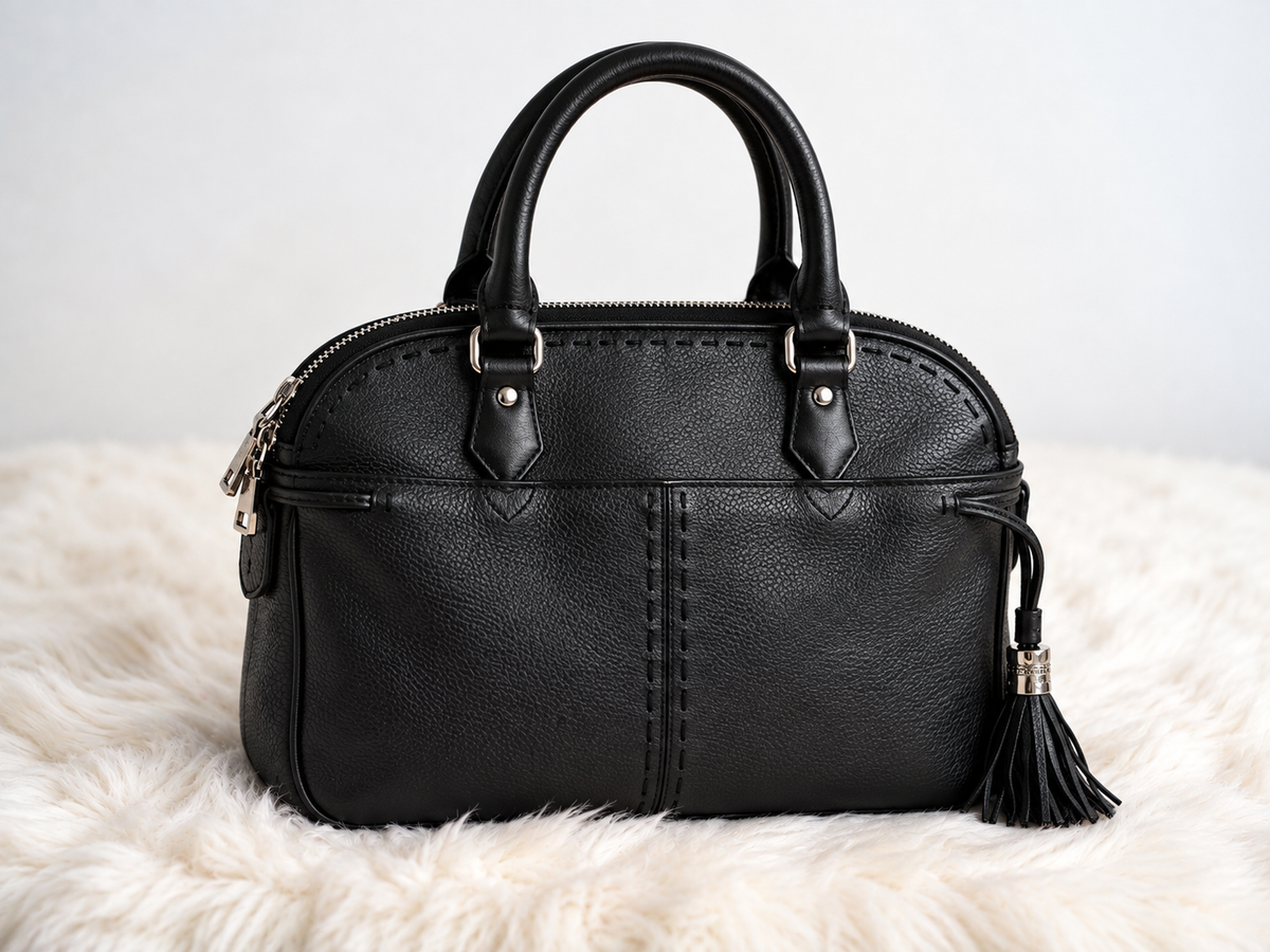 Sac à Main Cuir Noir – Poignées Rondes & Pompon