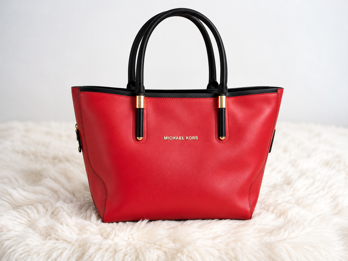 Sac Cabas Rouge – Poignées Noires & Finitions Dorées